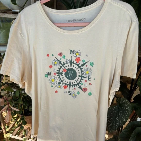Life Is Good Women's Cream Floral Compass Crusher Tee - Picture 2 of 2